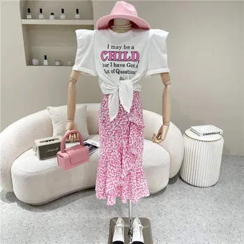 Nauji moteriški Drabužiai Vasaros 2021 Spalvinga laišką Sluoksniuotos rankovėmis nėrinių marškinėliai + Pynimas gėlių sijonas, Dviejų dalių komplektas