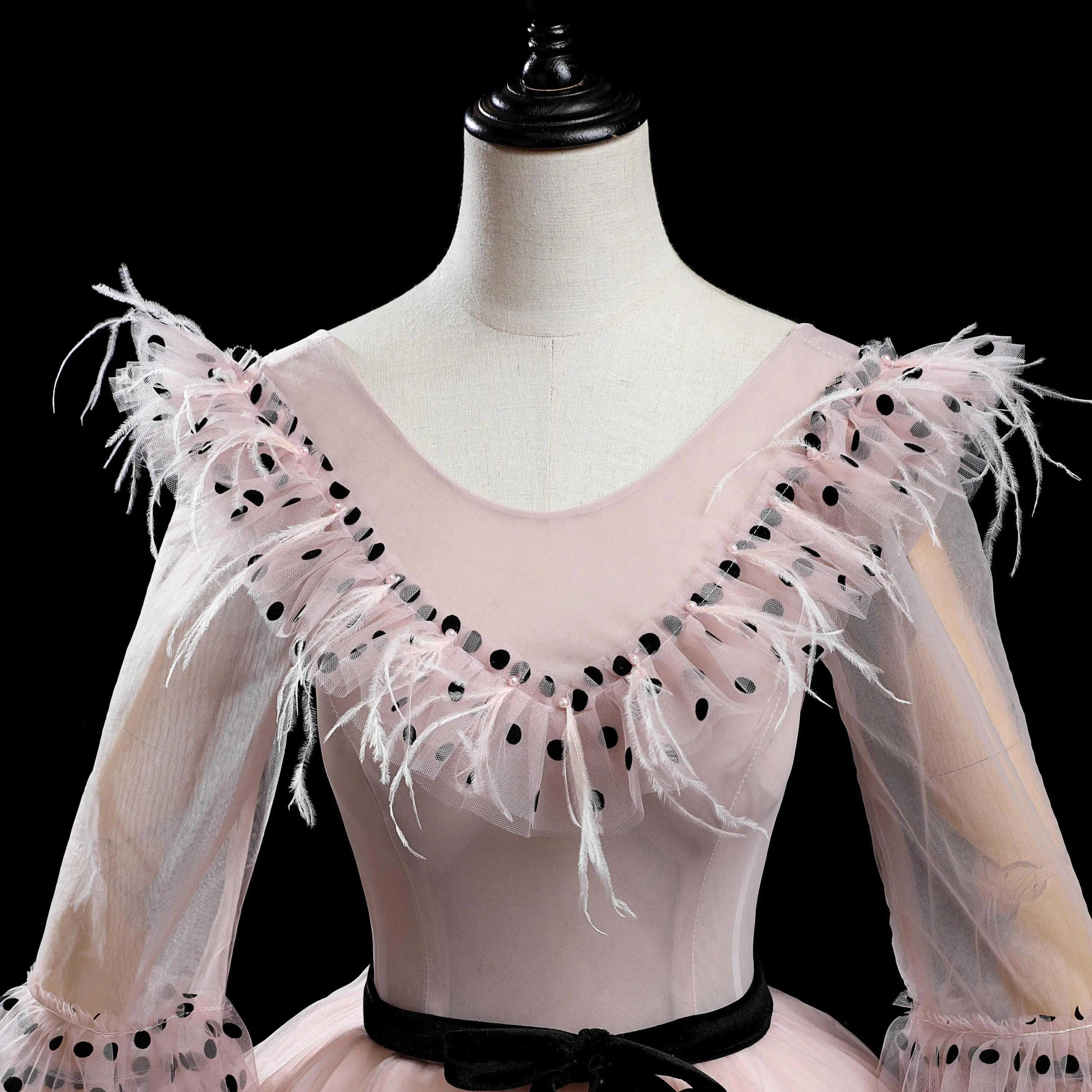 Ilgomis Rankovėmis Quinceanera Suknelę 2021 Prabangius Pink Polka Taškų Ir Plunksnų Šalis Suknelė Saldus Kamuolys Suknelė Plius Pritaikyti Vestidos