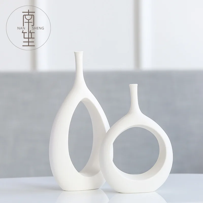 Baltos keramikos vaza šiuolaikinės paprastas valgomojo stalas kambarį ornamentu namų puošybai gėlių džiovintuvas vazos apdaila
