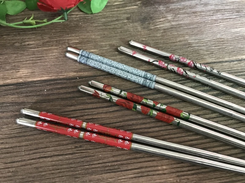 Sprogimo 1 pora Kinijos vėjo nerūdijančio plieno lazdelės gali būti pakartotinai panaudotos gėlių modelio lazdelės dovana kasdieniam naudojimui