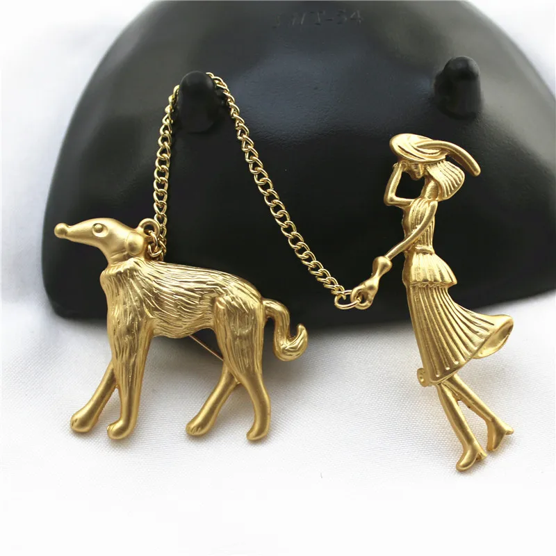 Čingdao Europos ir Amerikos pin lydinio, aukso spalvos retro moters šunų laikymo Sagė