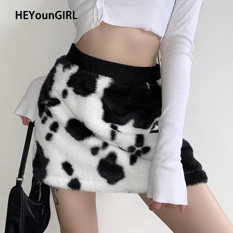 HEYounGIRL Furry Karvė Spausdinti Rudenį Mini Sijonai Moteriški Juoda Balta Aukšto Juosmens Trumpas Sijonas Ponios Žiemos Fuzzy Korėjos Streetwear
